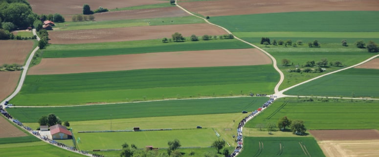 Polygonal annotation enables AI to map and delineate specific 
                        field areas or boundaries, aiding in crop planning, resource allocation, 
                        and precision farming practices.